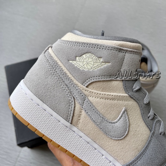Air Jordan 1 Mid Coconut Milk GS - Picture 2 of 7